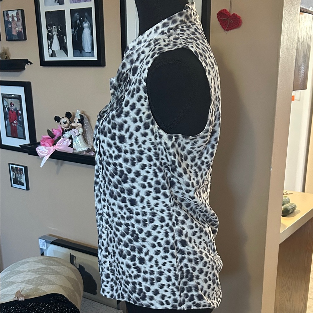 Elie Tahari Black and White Patterned Blouse - Picture 4 of 5